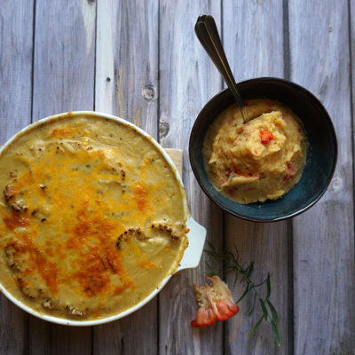 Blumenkohl mit Cheddar-Senfsoße aus dem Backofen