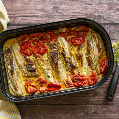 Backofen-Chicoree und Tomate in Whisky-Sahnesoße mit Quittengelee