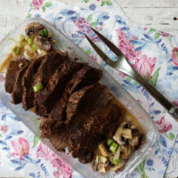 Rinderbraten (falsches Filet) mit roter Johannisbeer-Soße
