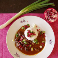 Hähnchenherzen mit Kokosmilch und Granatapfel