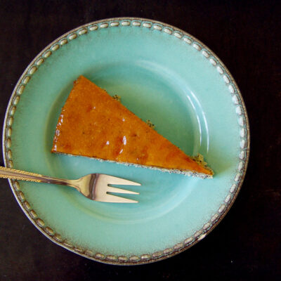 Mohnkuchen mit Sanddorn-Zuckerguss