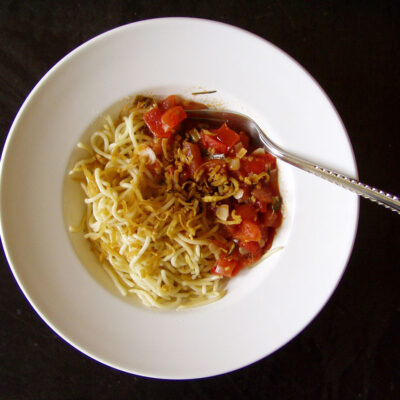 Spaghetti mit frittiertem Bovist und Estragon-Tomatensoße